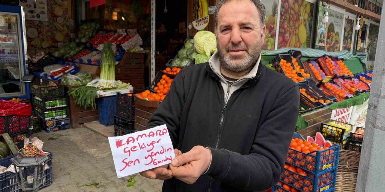 BÜYÜKÇEKMECE’DE MANAVDAN, İŞ YERİNE DADANAN HIRSIZA İLGİNÇ UYARI YAZISI