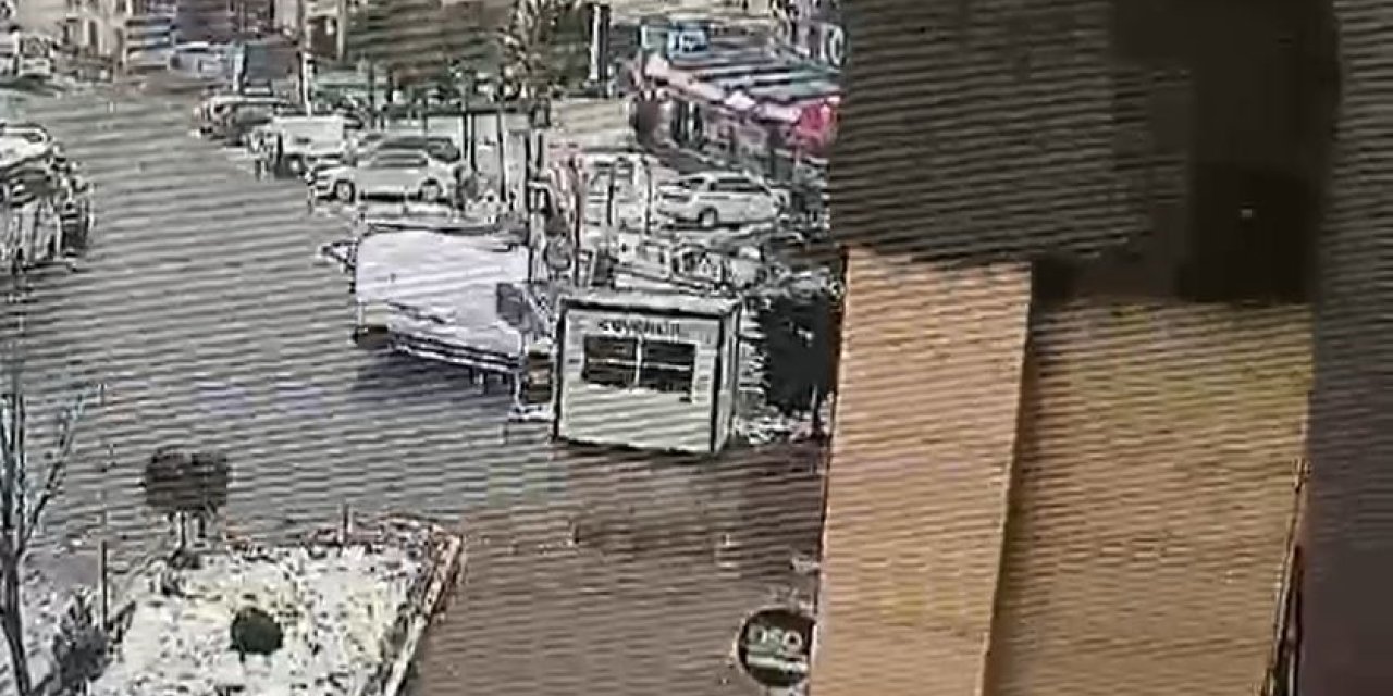 ALKOLLÜ OLDUĞU İDDİA EDİLEN SÜRÜCÜ ÖNCE KADINA ÇARPTI, SONRA OLAY YERİNDEN KAÇMAK İSTEDİ