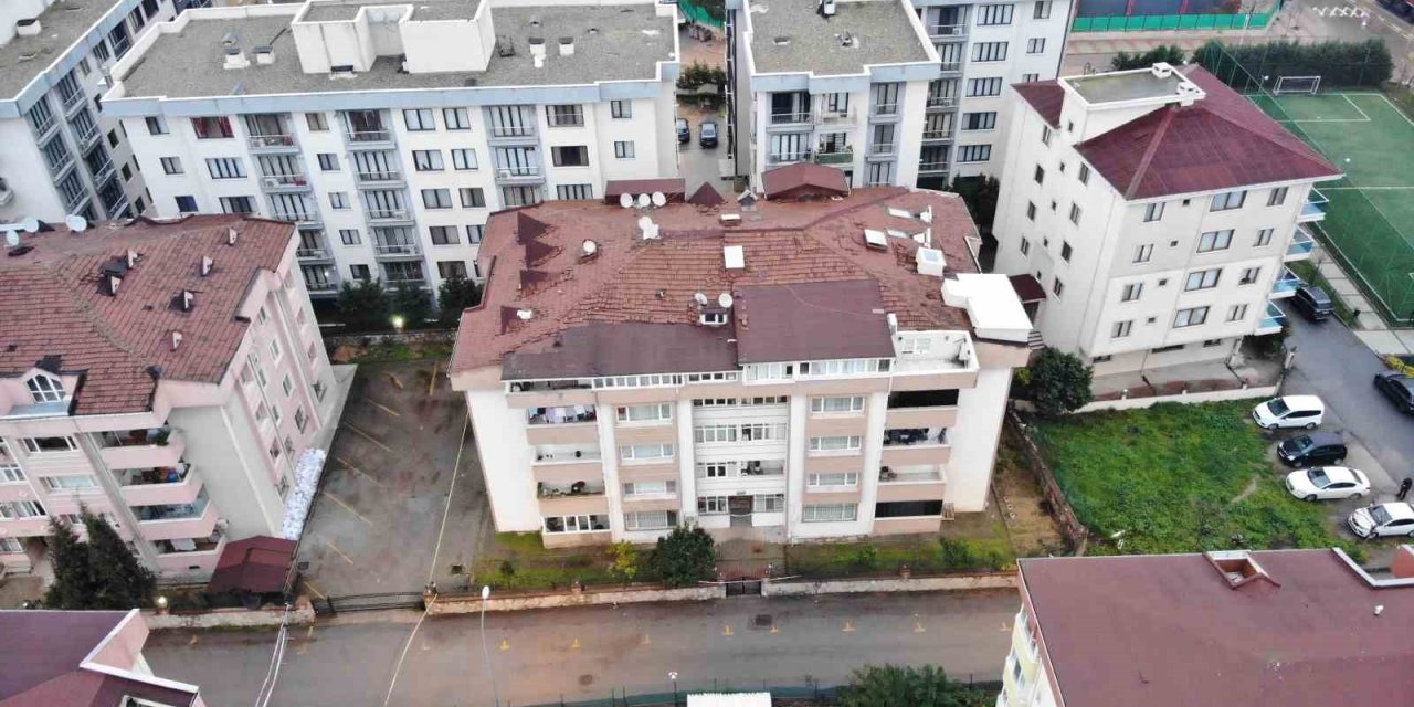 TUZLA’DA TAHLİYE EDİLEN BİNA HAVADAN GÖRÜNTÜLENDİ