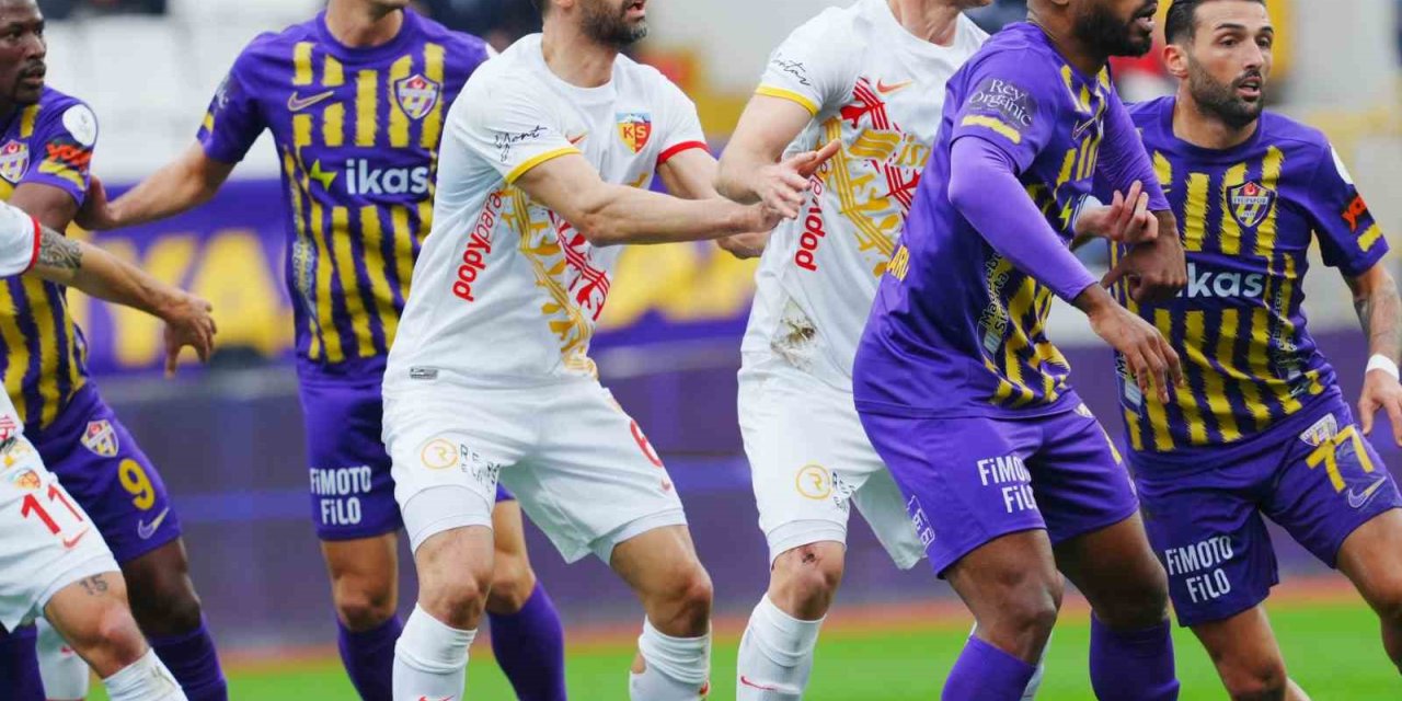 TRENDYOL SÜPER LİG: EYÜPSPOR: 0 - KAYSERİSPOR: 0 (İLK YARI)