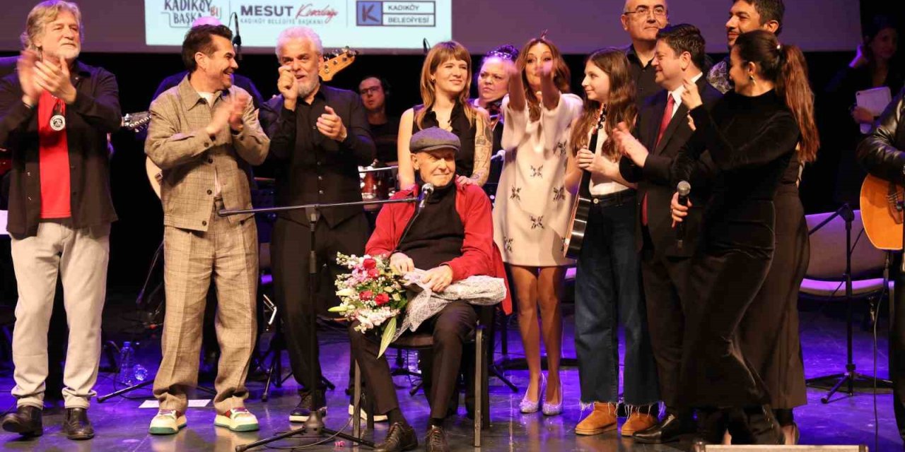 İLHAN ŞEŞEN’İN 55. SANAT YILI KADIKÖY’DE KUTLANDI