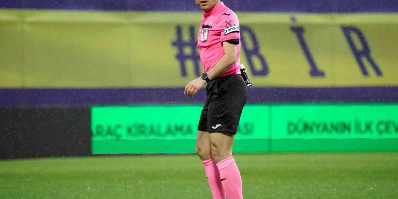 HAKEM RAŞİT YORGANCILAR’DAN, DİLİ BOĞAZINA KAÇAN FUTBOLCUYA HAYATİ MÜDAHALE!