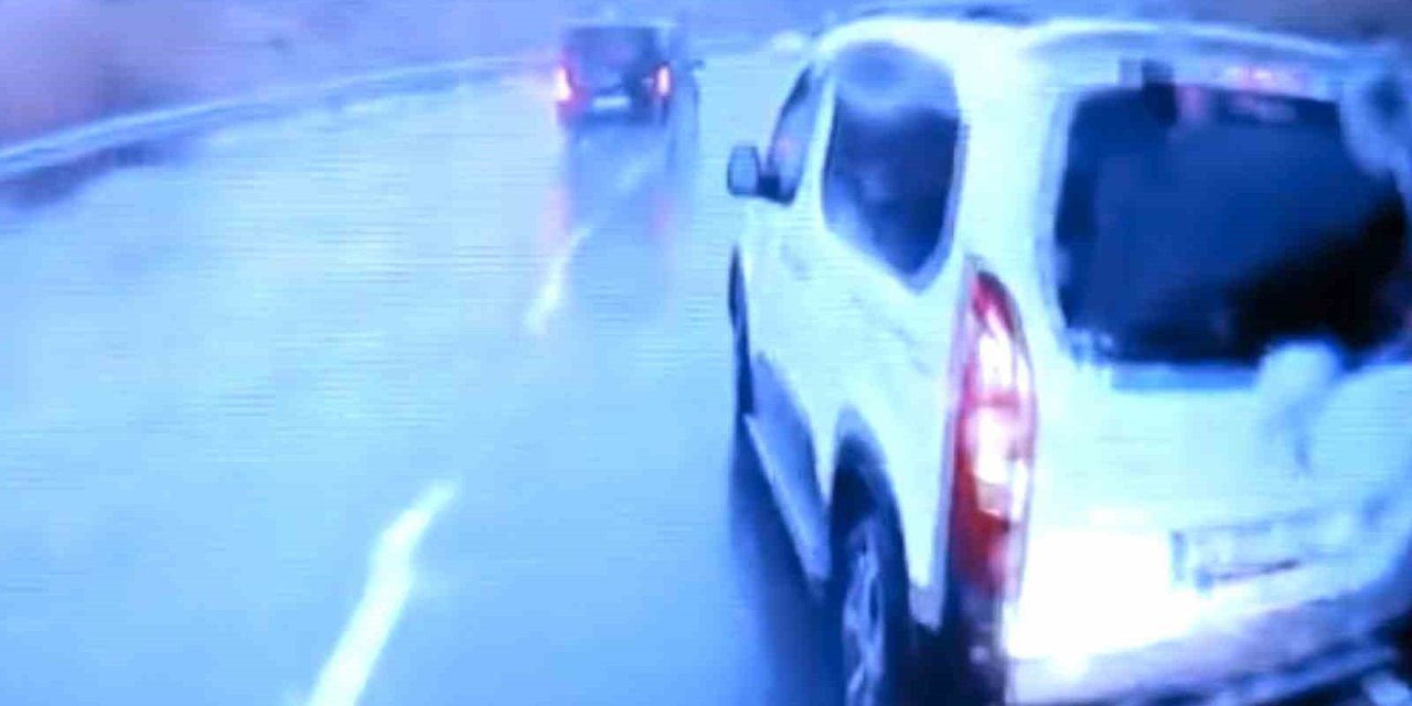 İSTANBUL HAVALİMANI YOLU’NDA DURAKSAYAN ARAÇLAR TEHLİKE SAÇIYOR