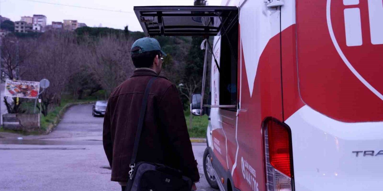 MALTEPELİ ÜNİVERSİTE ÖĞRENCİLERİNE SICAK ÇORBA İKRAMI