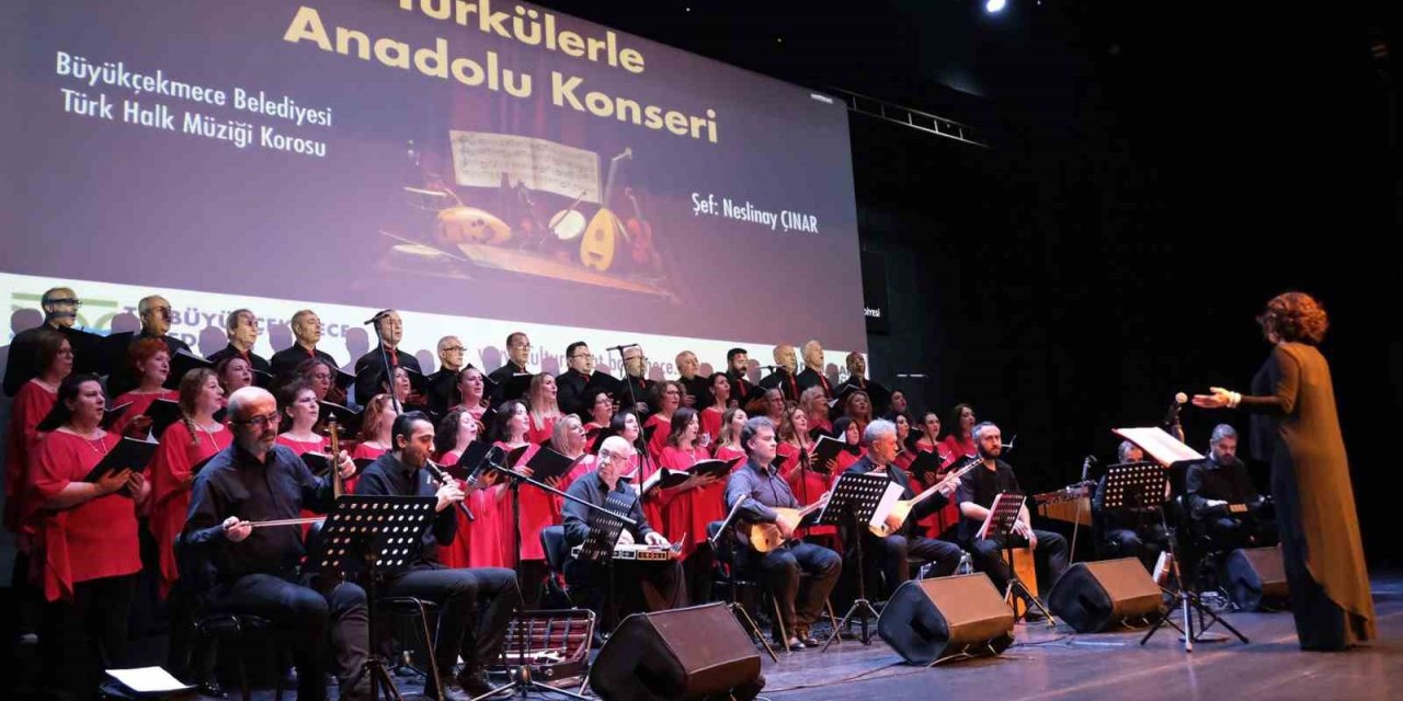 ANADOLU TÜRKÜLERİ İLE MÜZİK ZİYAFETİ YAŞATTILAR