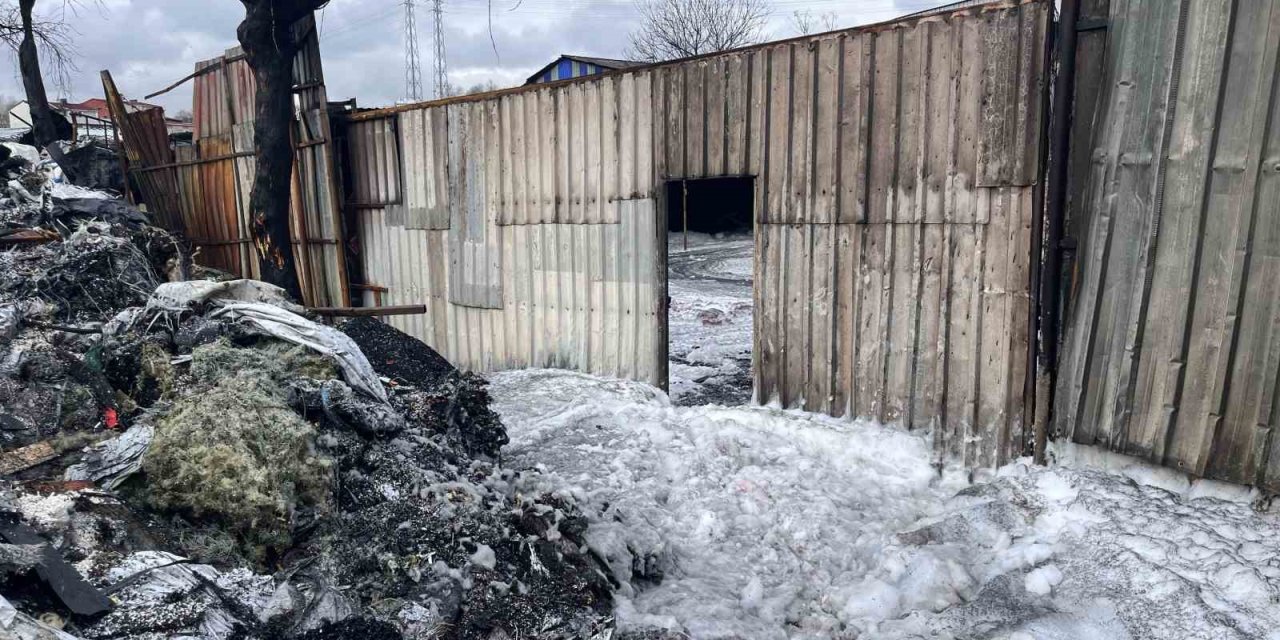 ALEV ALEV YANAN GERİ DÖNÜŞÜM TESİSİ GÜNDÜZ GÖRÜNTÜLENDİ