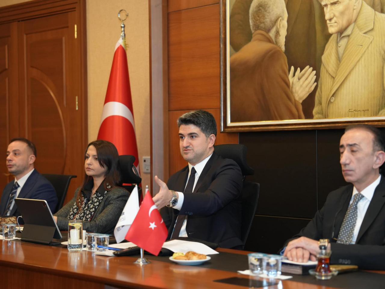 BAŞKAN ADIGÜZEL, YENİ HAFTAYA VERİMLİ BİR TOPLANTIYLA BAŞLADI