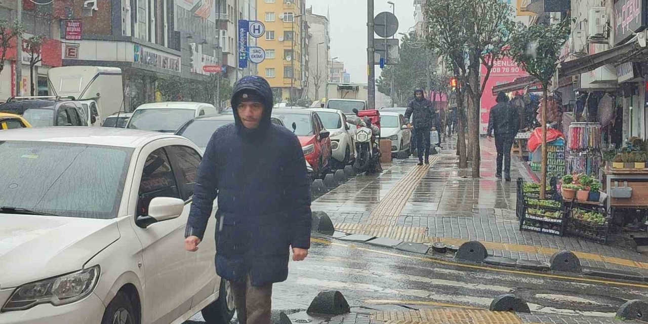 ESENLER’DE KAR YAĞIŞI ETKİLİ OLDU