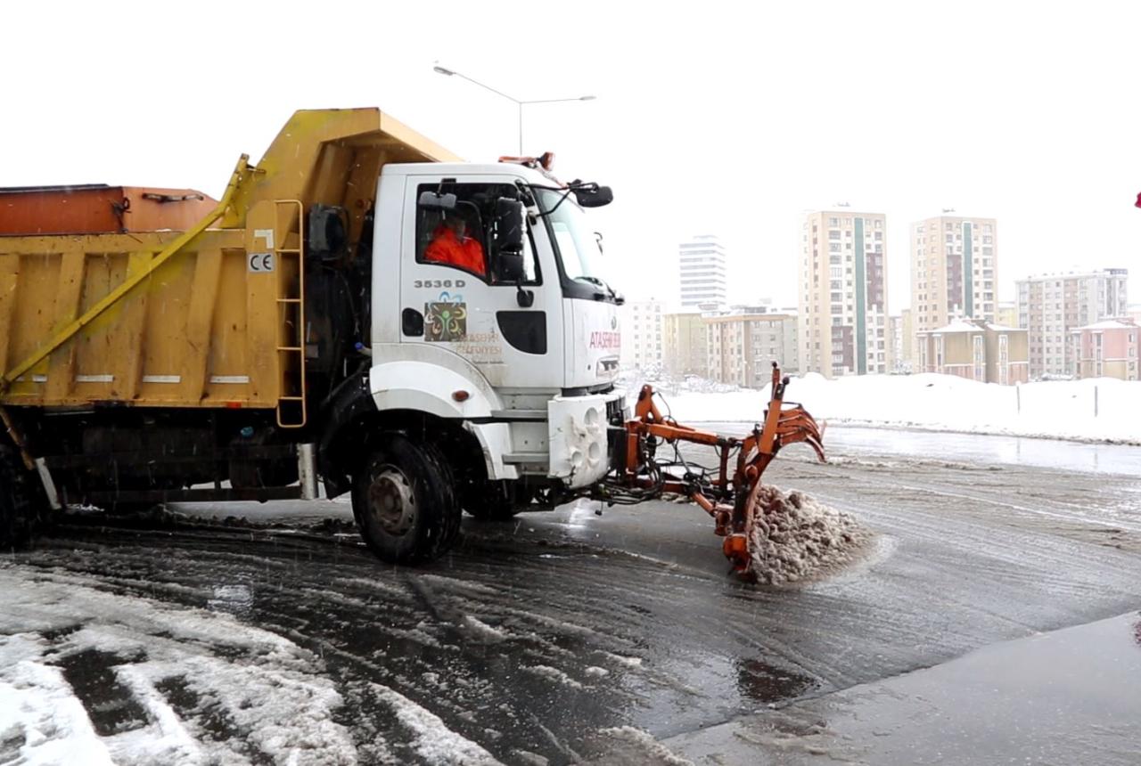 ATAŞEHİR YOĞUN KAR YAĞIŞINA HAZIR