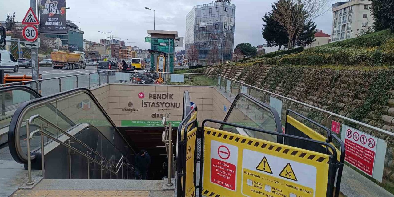 PENDİK METRODA YÜRÜYEN MERDİVEN FACİASI: YAŞLI KADININ PARMAKLARI KOPTU