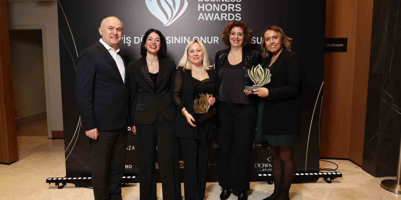 ‘İŞ DÜNYASININ ONUR ÖDÜLLERİ’ SAHİPLERİNİ BULDU