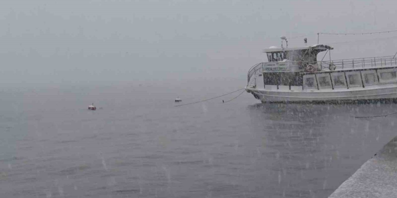 İSTANBUL BOĞAZI GEMİ TRAFİĞİNE KAPATILDI