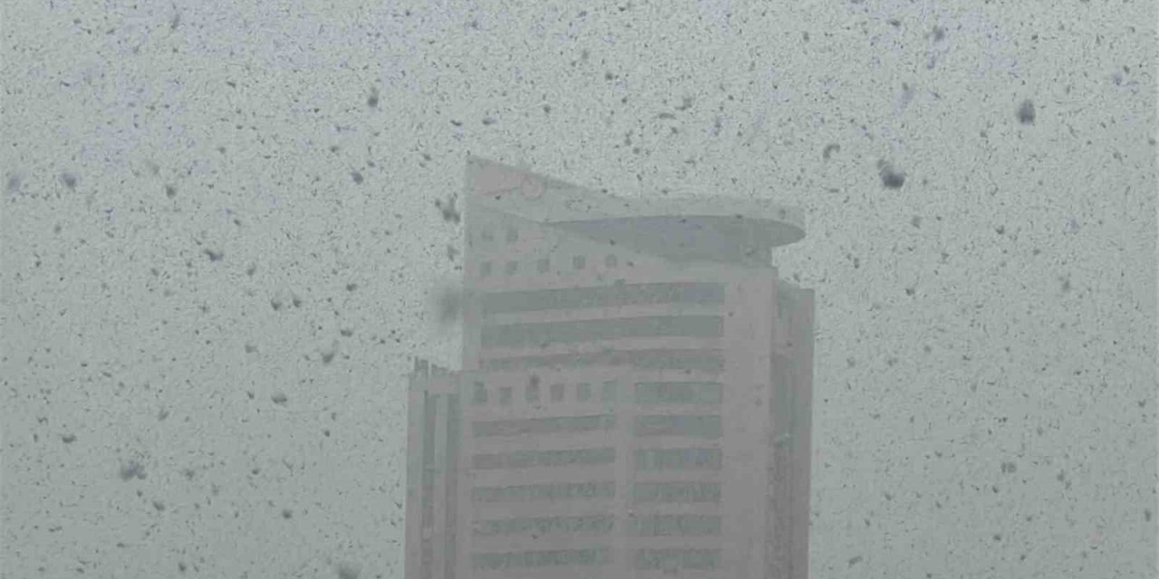 KADIKÖY’DE KAR YAĞIŞI ETKİLİ OLUYOR