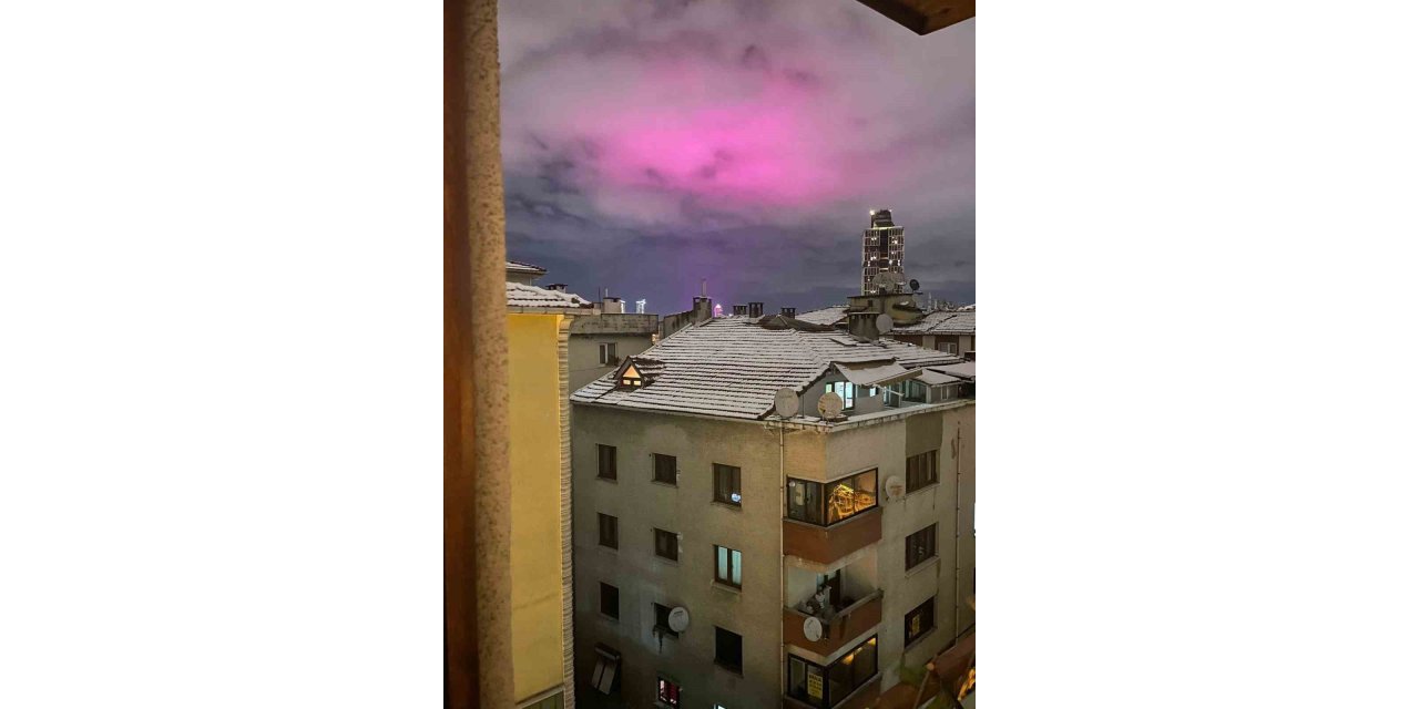İSTANBUL’DA GÖKYÜZÜNDE PEMBE BULUT KÜMELERİ GÖRÜLDÜ