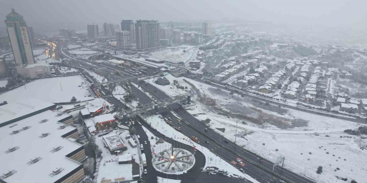 BEYLİKDÜZÜ VE BÜYÜKÇEKMECE’DE HAVADAN KAR MANZARALARI