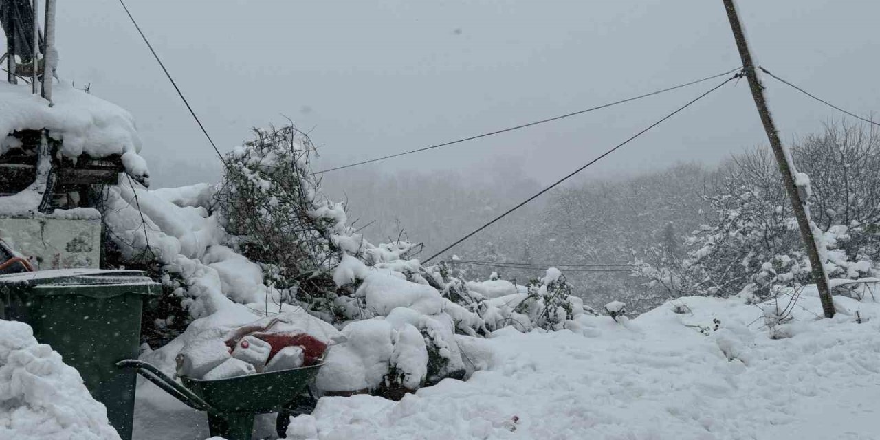 SARIYER’DE KAR YAĞIŞI ETKİSİNİ SÜRDÜRÜYOR