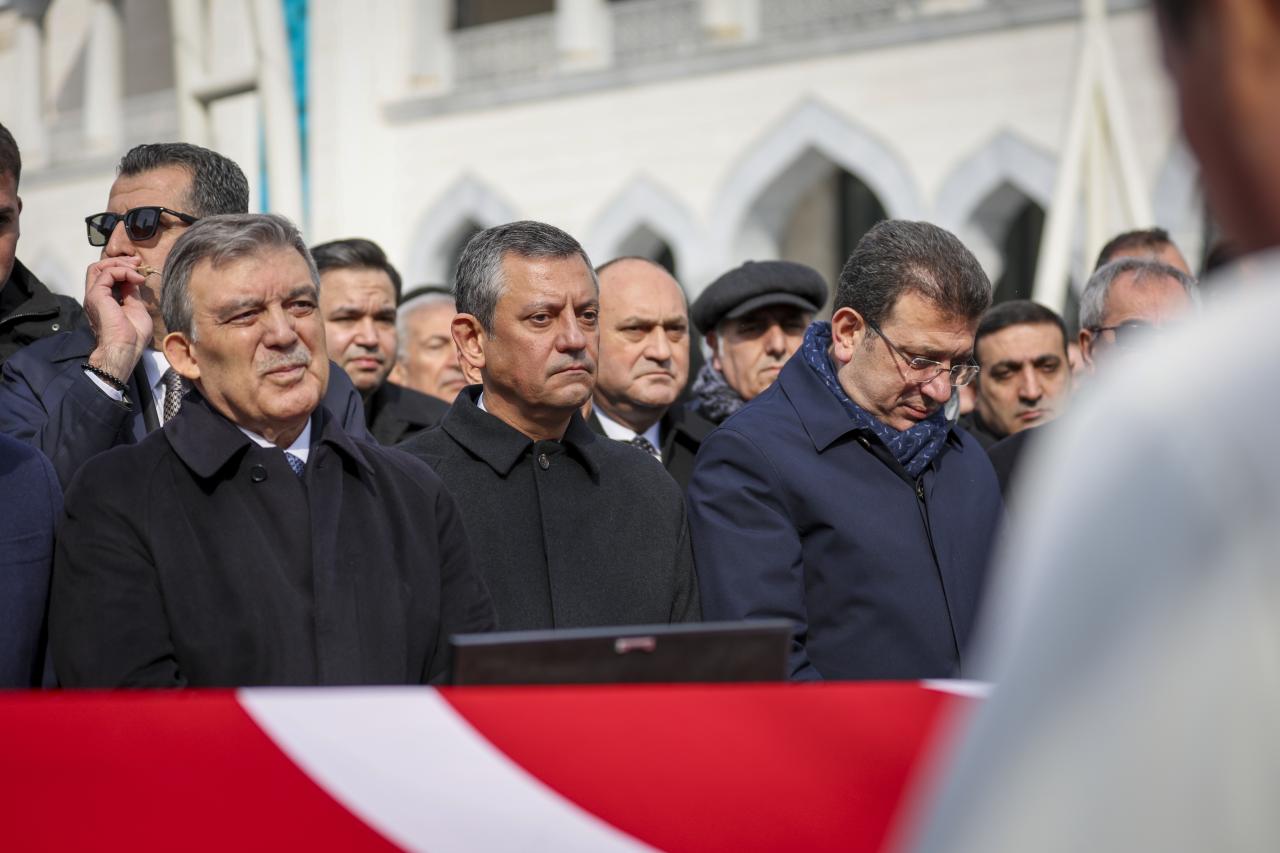 CHP Genel Başkanı Özgür Özel, Eski Devlet Bakanı Ali Doğan’ın Cenaze Törenine Katıldı