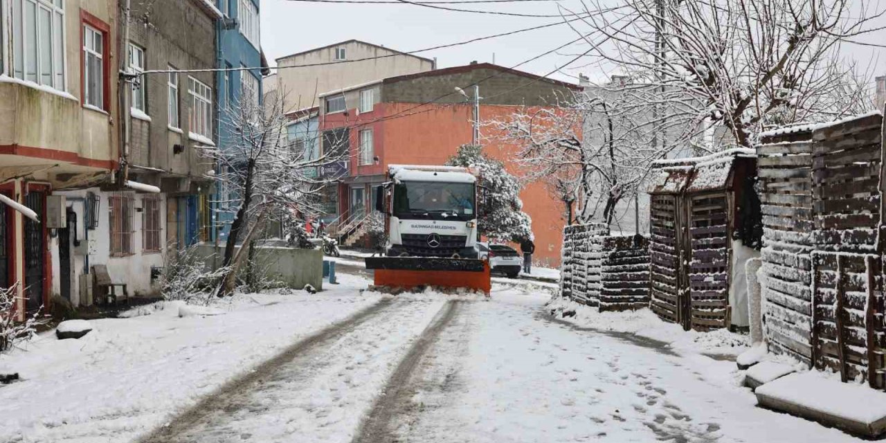 SULTANGAZİ BELEDİYESİ EKİPLERİ KAR MESAİSİNDE