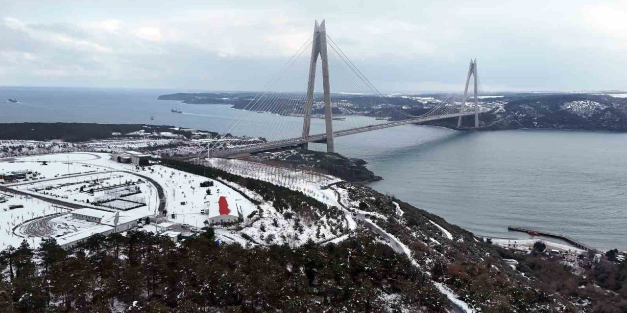 YAVUZ SULTAN SELİM KÖPRÜSÜ ÇEVRESİ BEYAZ ÖRTÜYLE KAPLANDI