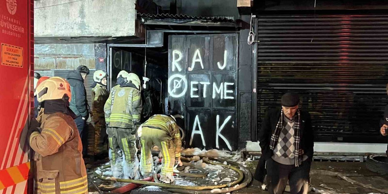 BAYRAMPAŞA’DA TEK KATLI OTOPARKTA YANGIN