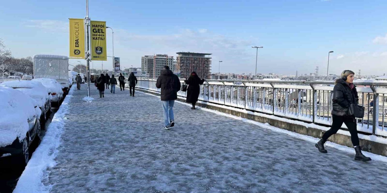 KAĞITHANE BEYAZ ÖRTÜYLE KAPLANDI