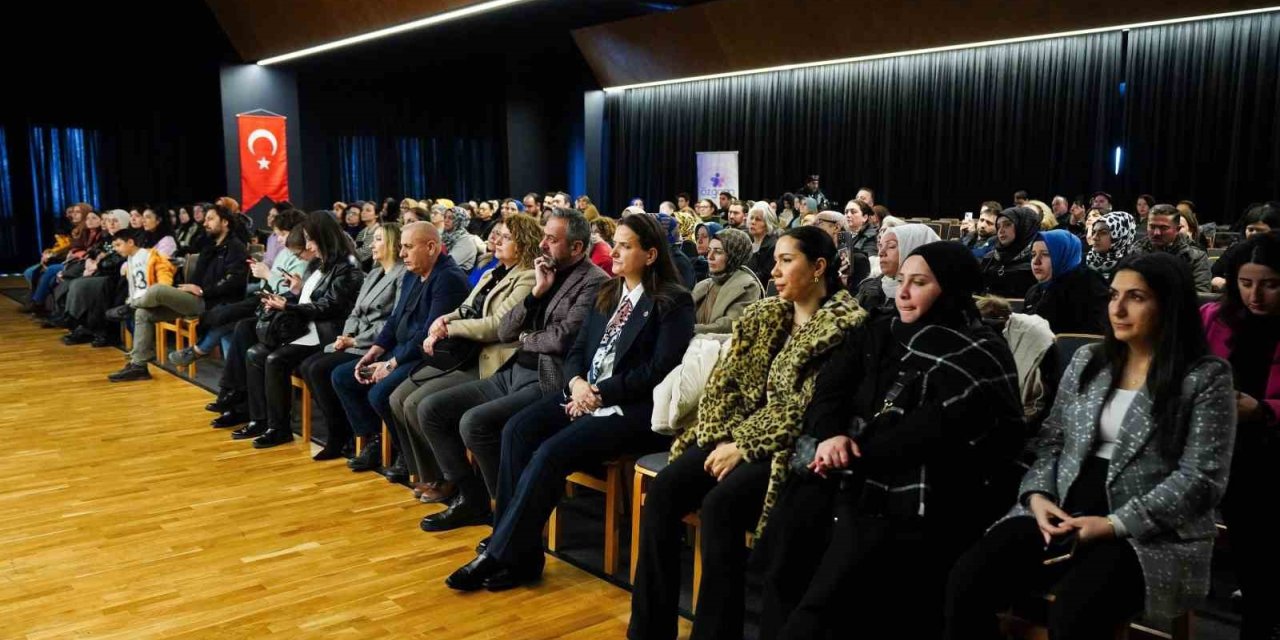 BEYLİKDÜZÜ’NDE ÖZEL GEREKSİNİMLİ BİREYLER VE AİLELERİ İÇİN SEMİNER DÜZENLEDİ