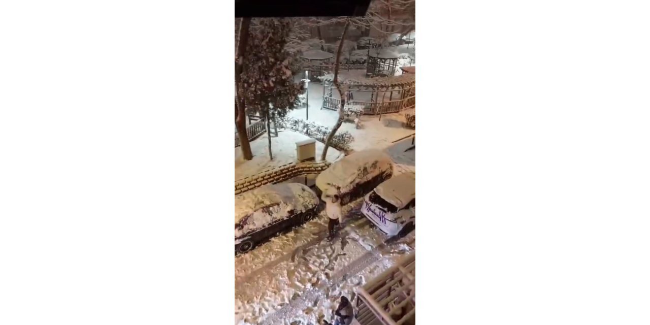 BAYRAMPAŞA’DA POLİS İLE VATANDAŞIN KARTOPU EĞLENCESİ KAMERADA