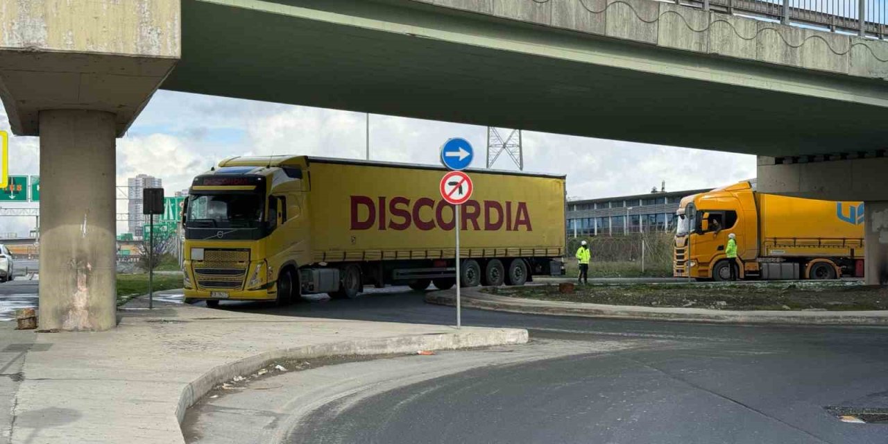 İSTANBUL’DA AĞIR TONAJLI ARAÇLARIN OTOYOLA GİRİŞİNE İZİN VERİLMEDİ