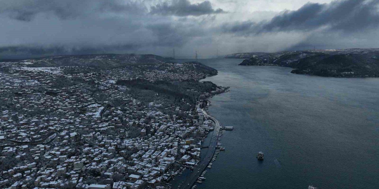 BEYAZA BÜRÜNEN SARIYER’DE KARTPOSTALLIK MANZARA HAVADAN GÖRÜNTÜLENDİ