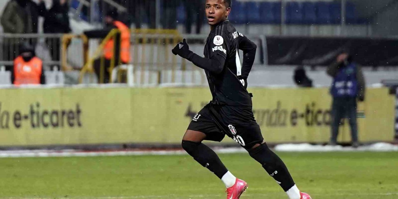 KENY ARROYO SİFTAH YAPTI