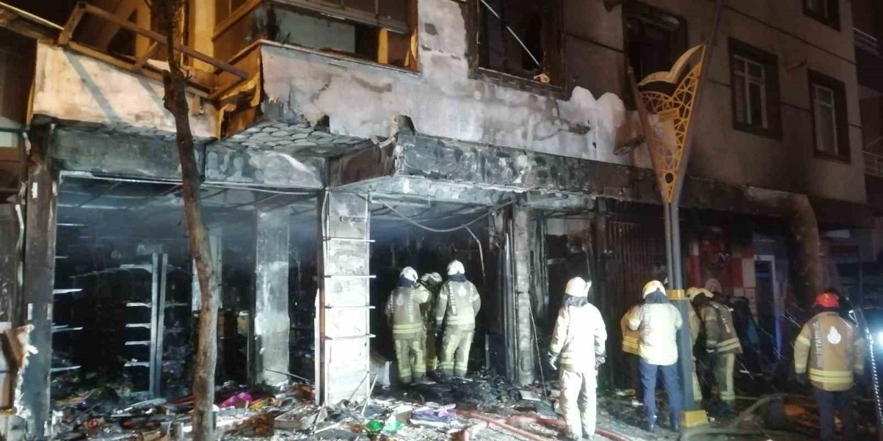 PENDİK’TE OYUNCAK DÜKKANI ALEV ALEV YANDI