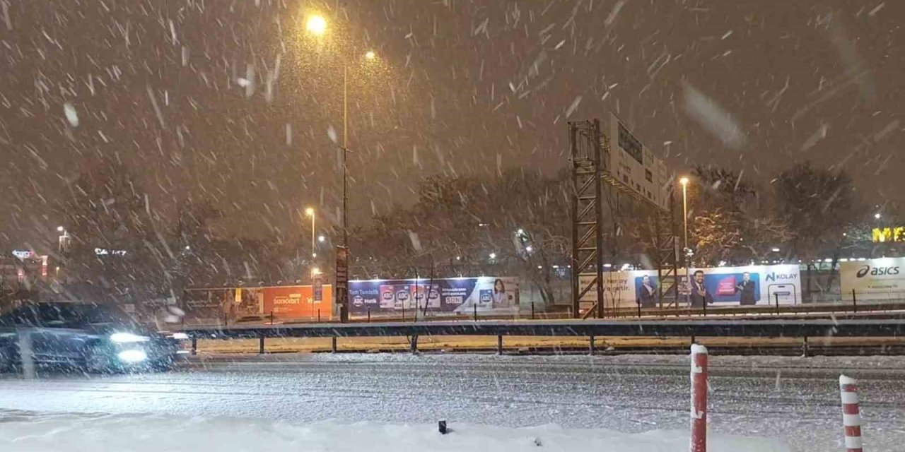 İSTANBUL’DA KAR GEÇİŞLERİ DEVAM EDİYOR