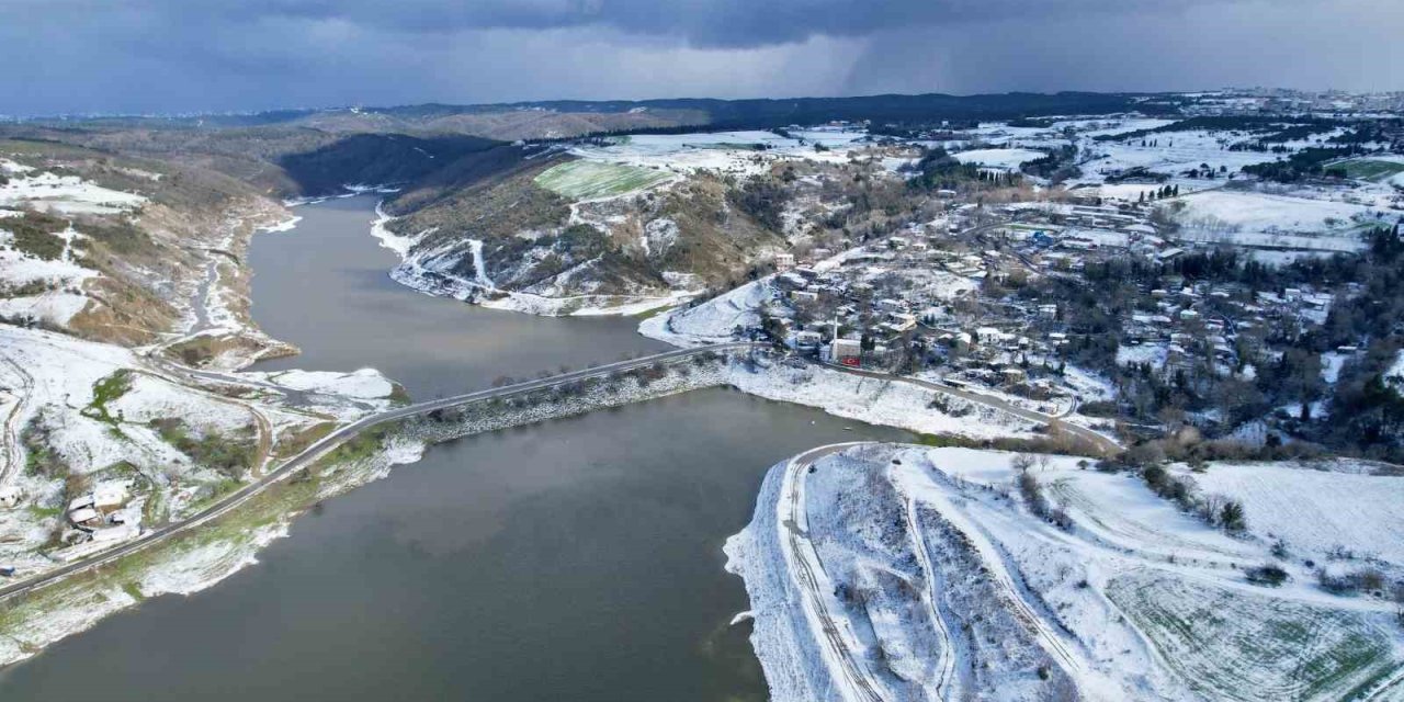 İSTANBUL’DA DOĞANIN BEYAZ ÖRTÜYLE MUHTEŞEM UYUMU HAVADAN GÖRÜNTÜLENDİ