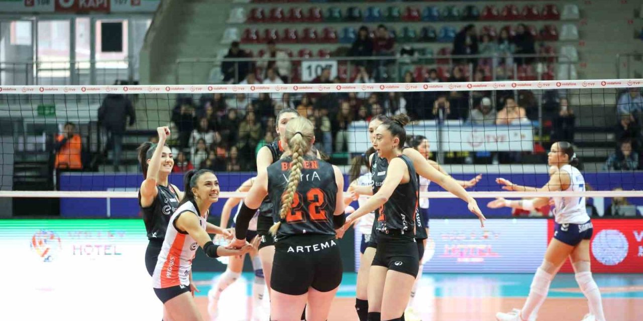 ECZACIBAŞI DYNAVİT DEPLASMANDAN GALİBİYETLE DÖNDÜ