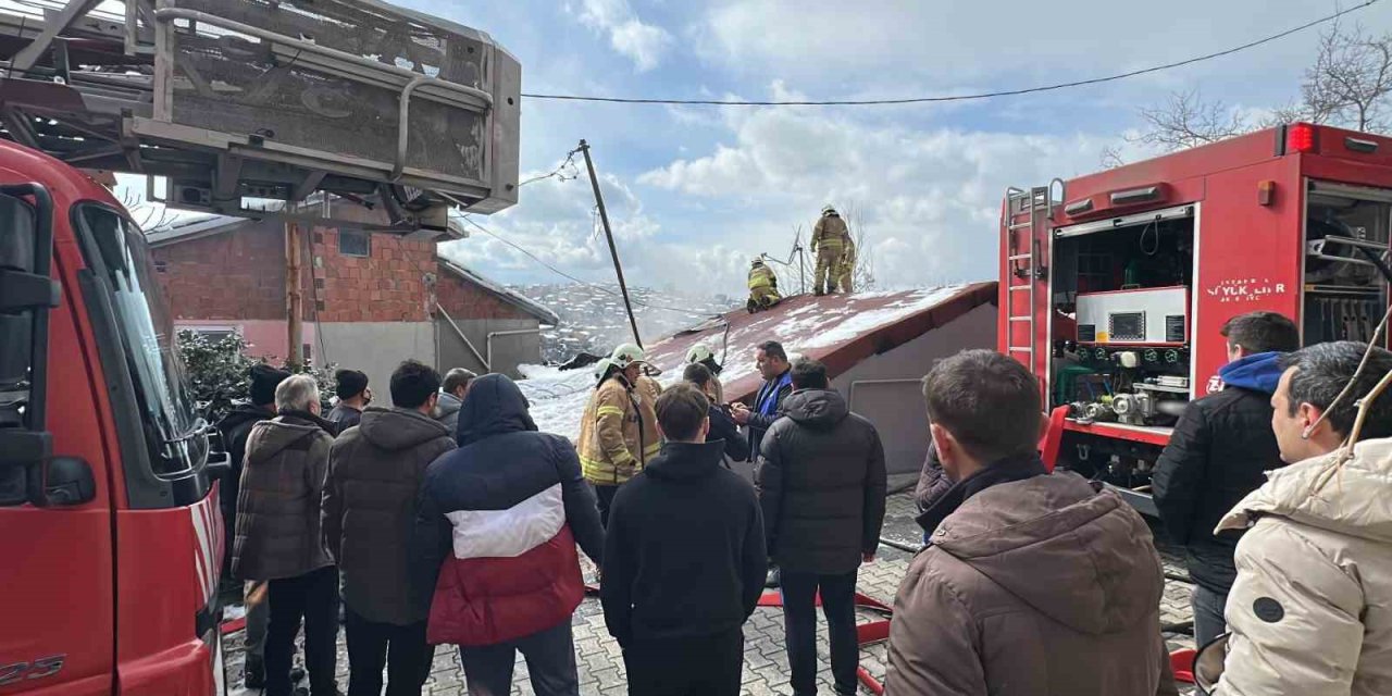 BEYKOZ’DA KORKUTAN ÇATI YANGINI