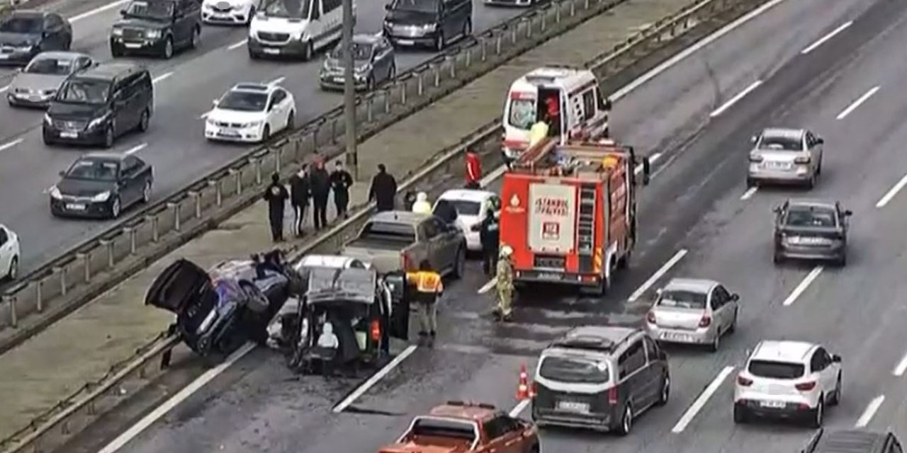 TEM OTOYOLU’NDA ZİNCİRLEME KAZA: 2 YARALI