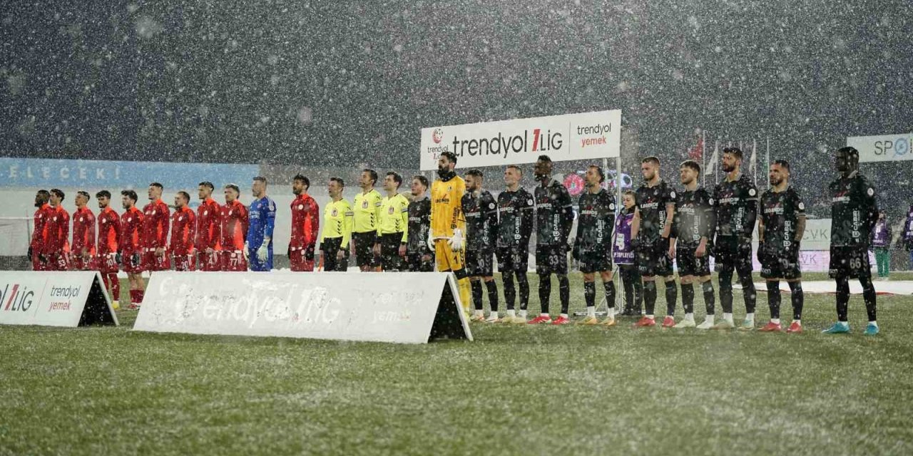 TRENDYOL 1. LİG: ÜMRANİYESPOR: 0 - SAKARYASPOR: 0