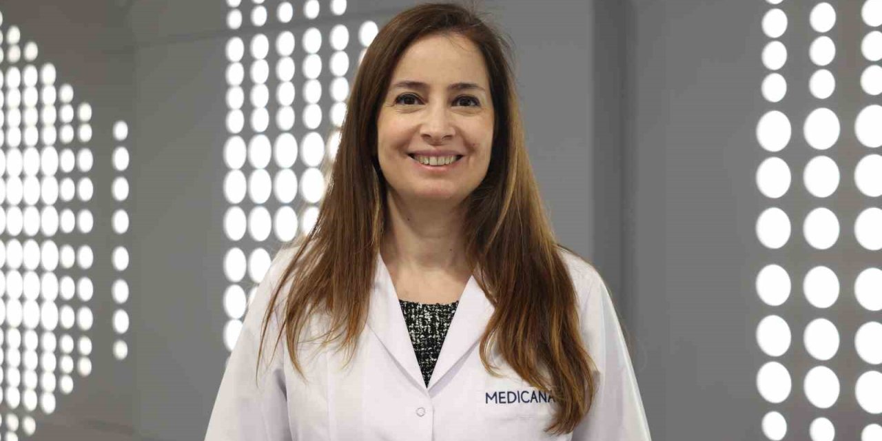 "GÖZ KAPAĞI AMELİYATI ÖNCESİ DEĞERLENDİRME DİKKATLE YAPILMALI"