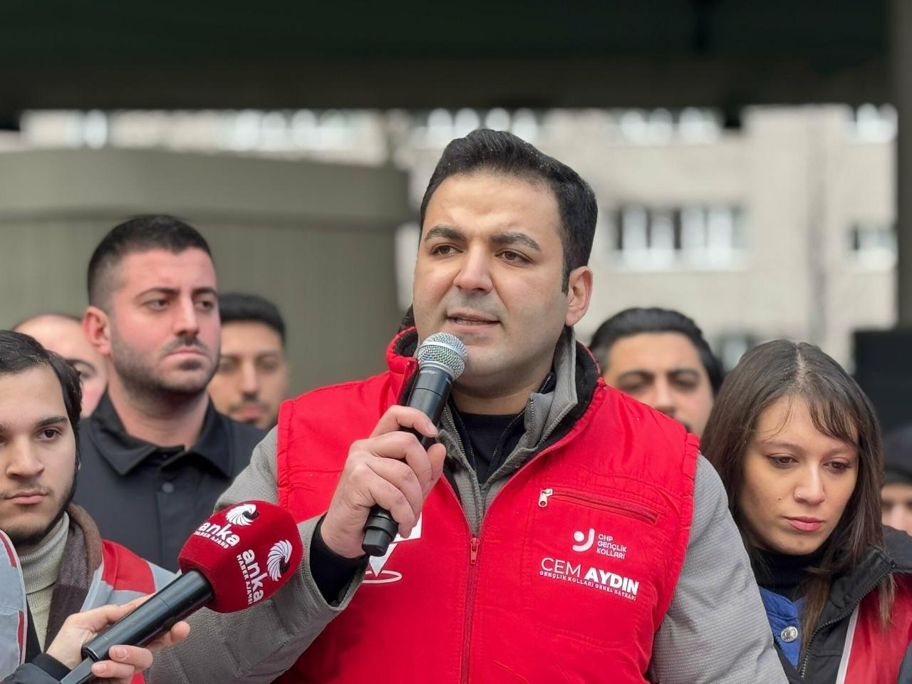 Cem Aydın: Ekonomik Kriz Öyle Bir Noktaya Geldi Ki, Gençler Hayallerinde Bile Tasarruf Etmek Zorunda Bırakıldı