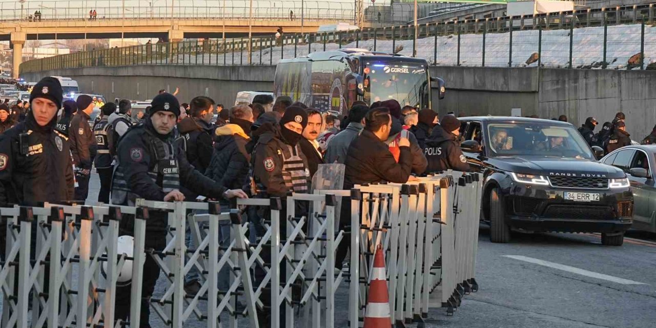 FENERBAHÇE, DERBİ İÇİN STADA GELDİ