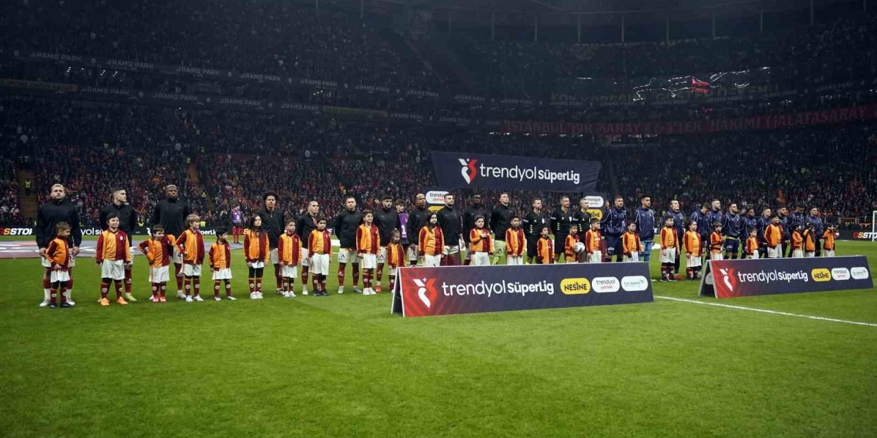 TRENDYOL SÜPER LİG: GALATASARAY: 0 - FENERBAHÇE: 0 (MAÇ DEVAM EDİYOR)