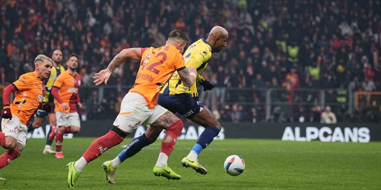 ANDERSON TALİSCA, FENERBAHÇE’DE İLK DERBİYE ÇIKTI
