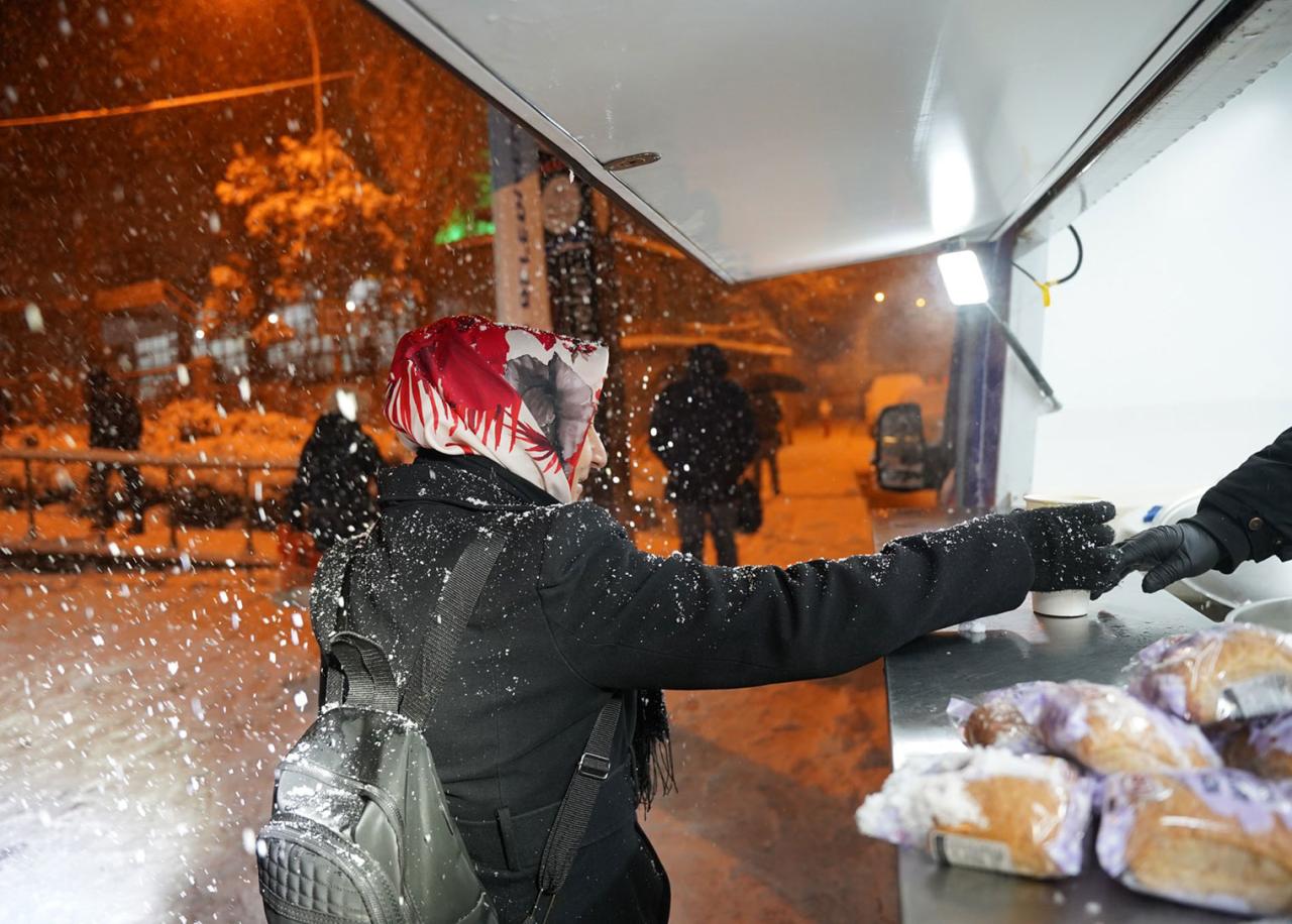 Tuzla, soğuk havalarda dayanışma ile ısınıyor