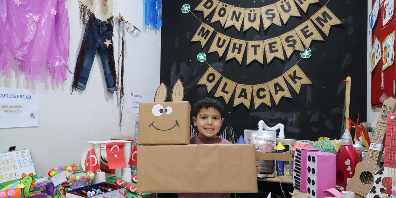 SULTANGAZİ’DE ANA KUCAĞI MİNİKLERİNDEN GERİ DÖNÜŞÜM SERGİSİ