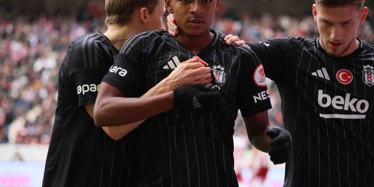 KENY ARROYO, SİYAH-BEYAZLI FORMAYLA İLK GOLÜNÜ ATTI