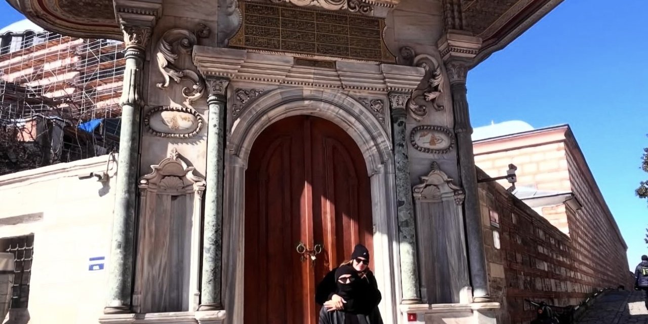 ICARDİ, İSTANBUL’UN TARİHİ YERLERİNİ MASKE TAKARAK GEZDİ