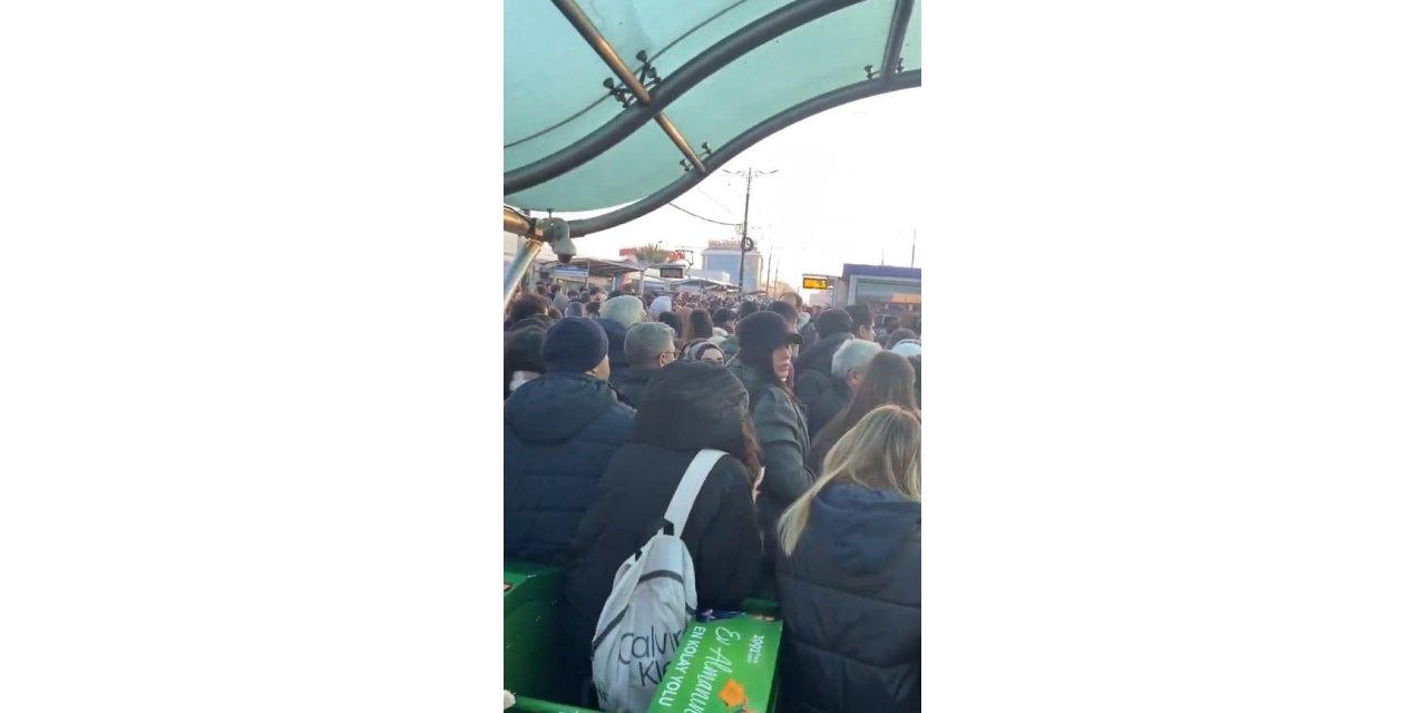 İSTANBUL’DA TRAMVAY SEFERLERİNDE GECİKME ÇİLEDEN ÇIKARDI, YOĞUNLUK OLUŞTU