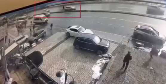 ESENYURT E-5’TE EŞİ İLE TARTIŞINCA ARACINDAN İNEN DOKTOR, HAYATINI KAYBETTİ