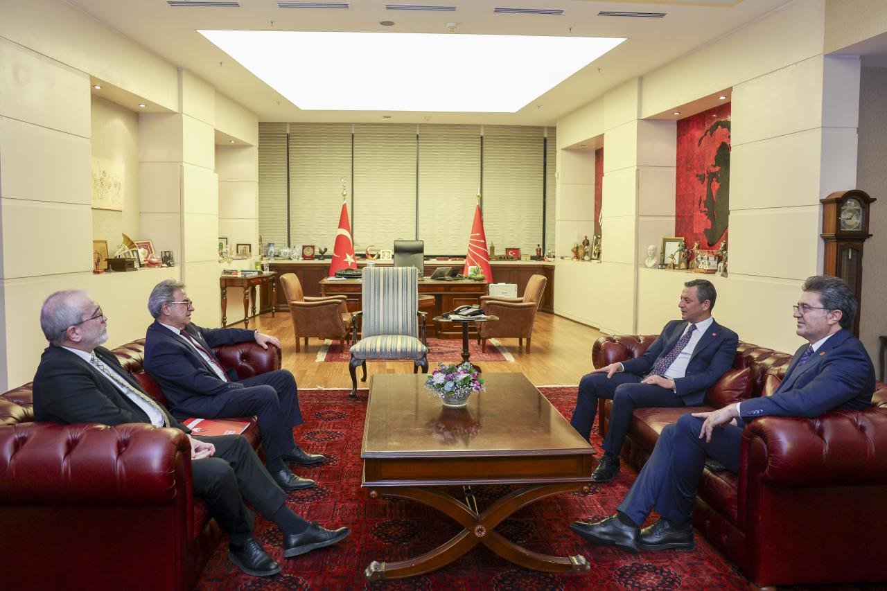 CHP Genel Başkanı Özgür Özel, Zafer Partisi Genel Başkan Vekili Şehirlioğlu ile Görüştü