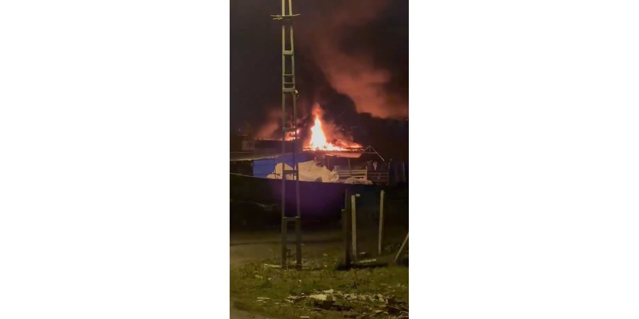 ARNAVUTKÖY’DE FABRİKA YANGINI